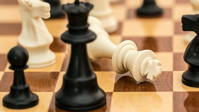 皇冠体育官网：棋牌技术进阶全攻略——从概率直觉到竞技心理战